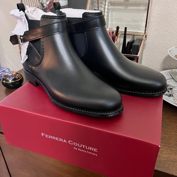 Rain boots - Picture 1 of 4